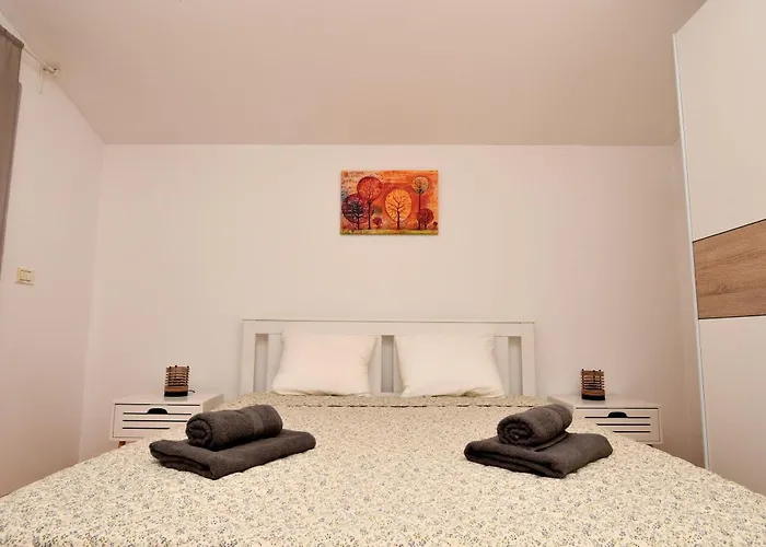 Апартаменты Honey Bee Пула