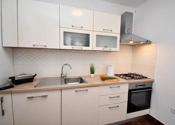 Honey Bee * Пула